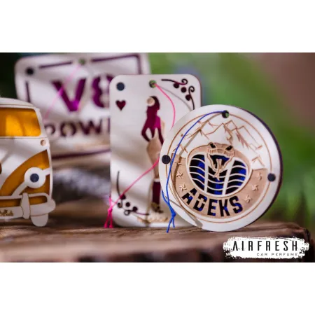 Zawieszki drewniane z filcem i logotypem klienta (1 000 szt.)